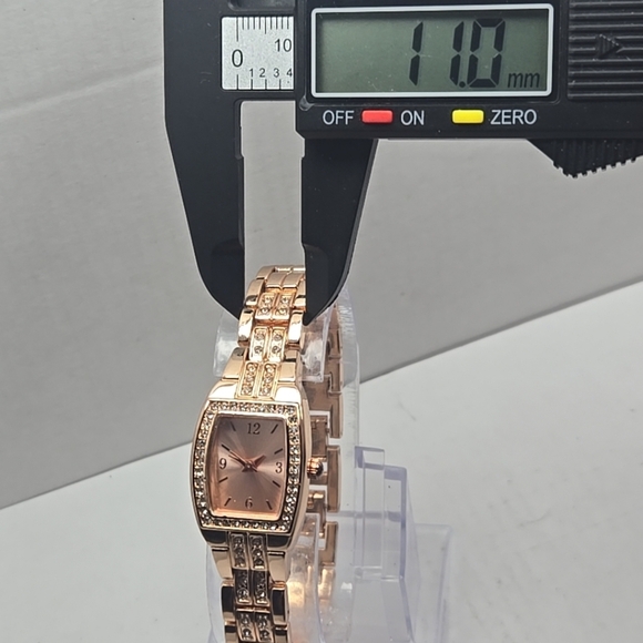 Womens Charter Club Rose Gold Tone Watch Crystals Rhinestones New Battery - Picture 5 of 9